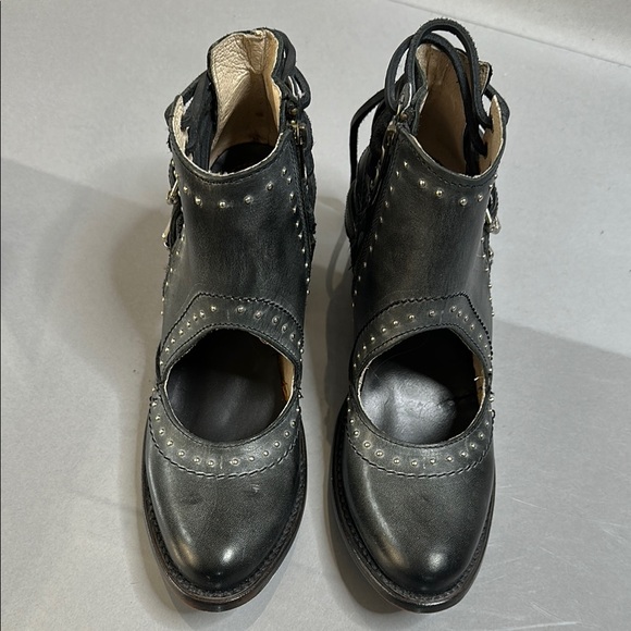 Freebird by Steven “Desert” Ankle | Black Cut-Out Booties | Size 8 (1548) - Picture 7 of 10